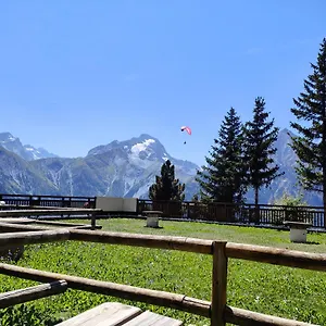https://alpheratz-2-alpes-parking-couvert-jardin-et-wifi.hotels-rhonealpes.com